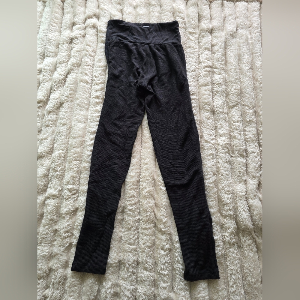 Victoria's Secret Black Textured Leggings - Picture 4 of 5